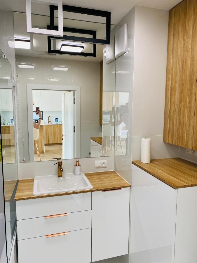 Luxury White Apartment In Park Lotnikow Krakov Exteriér fotografie